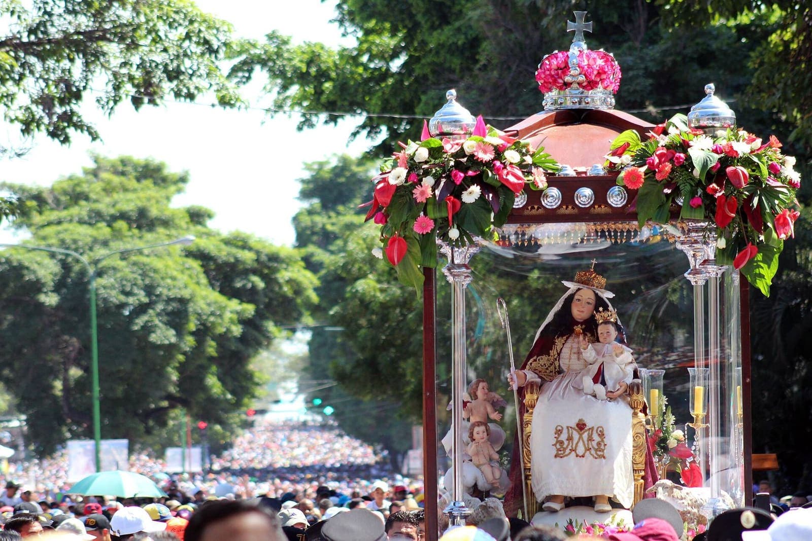 A crowd accompanies the image of the Divina Pastora during her 160th visit to Barquisimeto